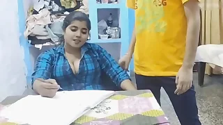 Wow your boobs so hot&period; मेरी गली की लड़की के चूचे बहुत मोटे हो गए हैं। xxxsoniya